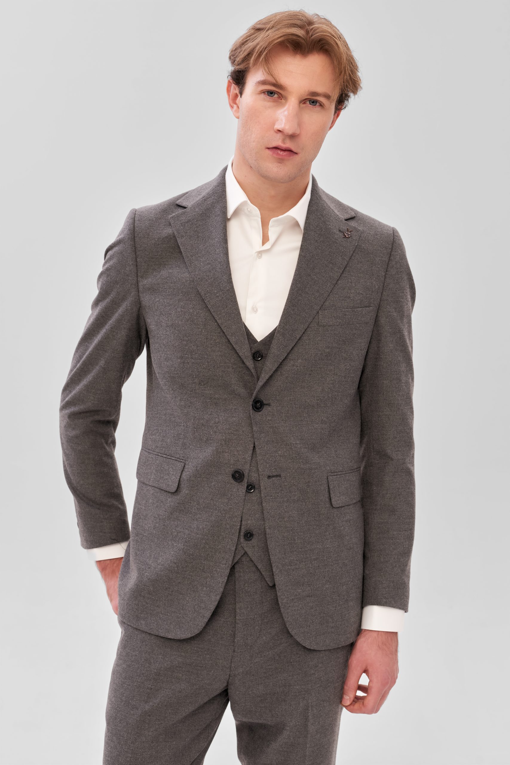 Чоловічий костюм-трійка з тканини з ефектом войлоку