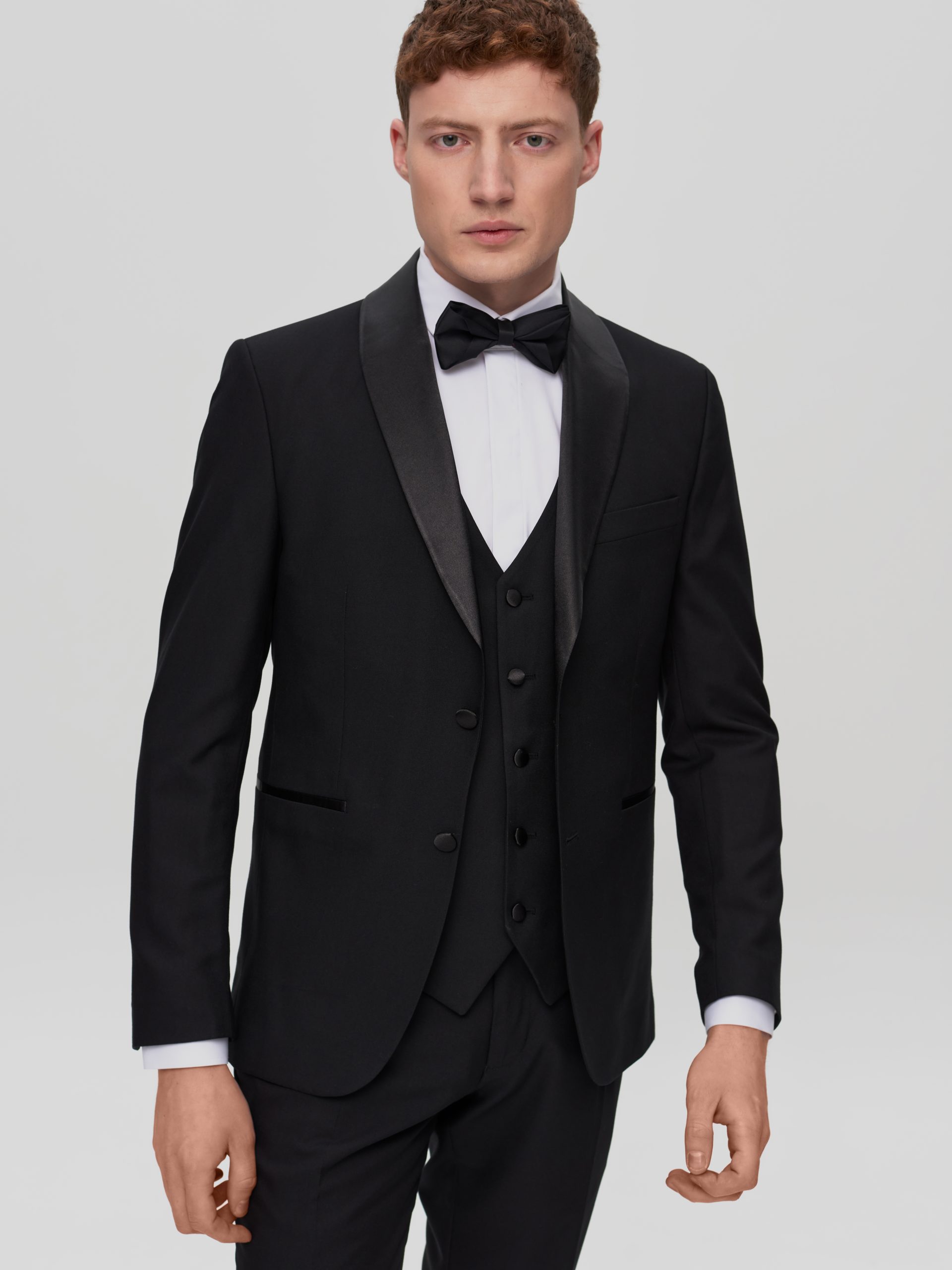 Класичний чоловічий смокінг з атласним лацканом