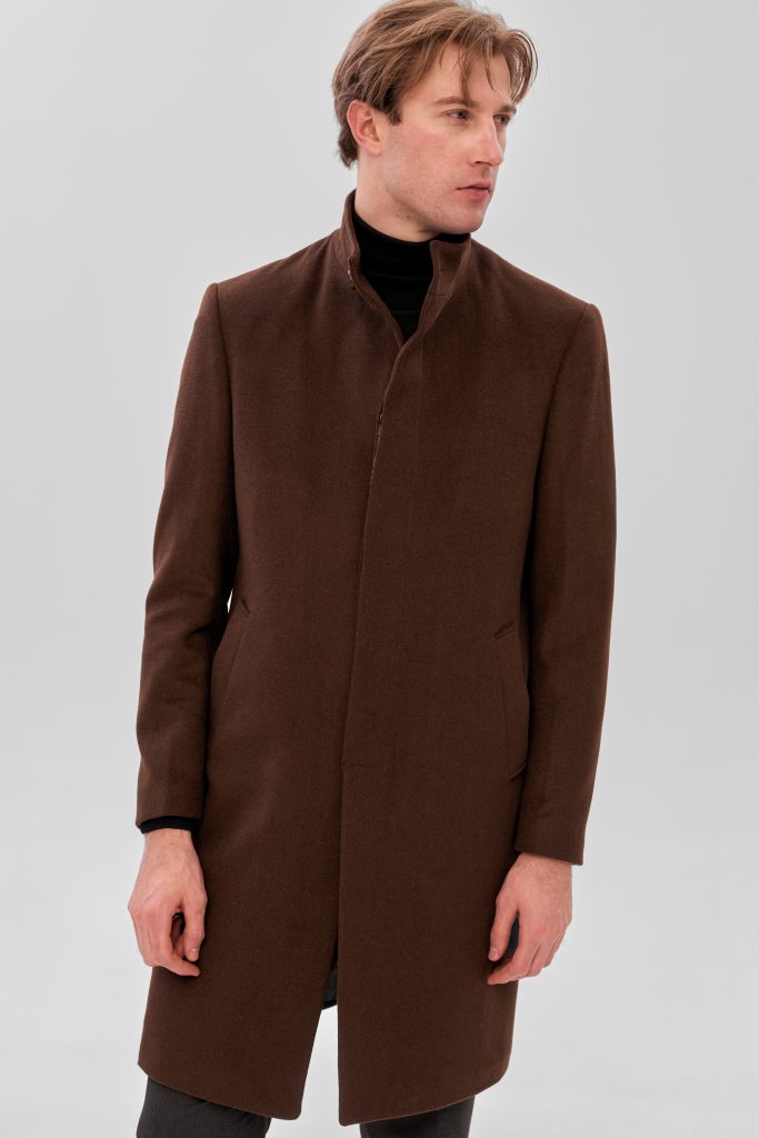 Коричневе пальто з коміром стійкою