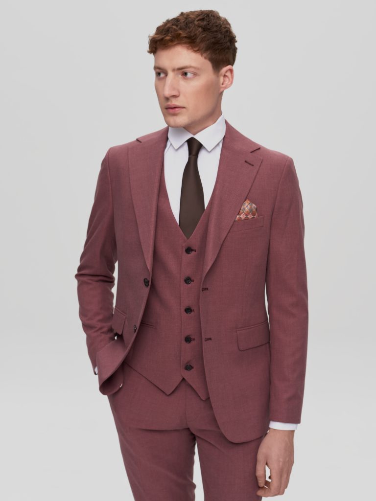 Класичний чоловічий костюм-трійка бордового кольору
