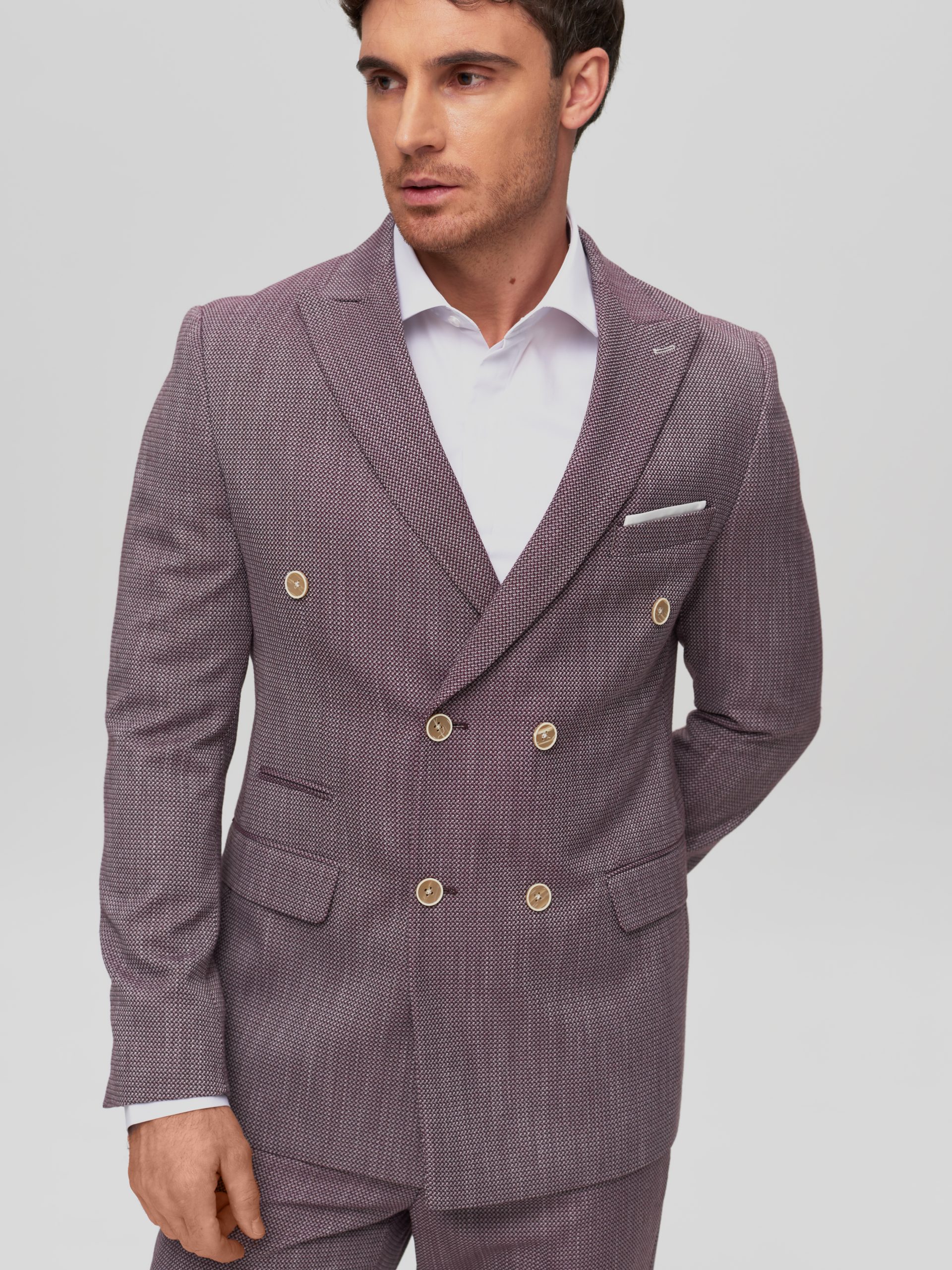 Чоловічий класичний двобортний бордовий костюм