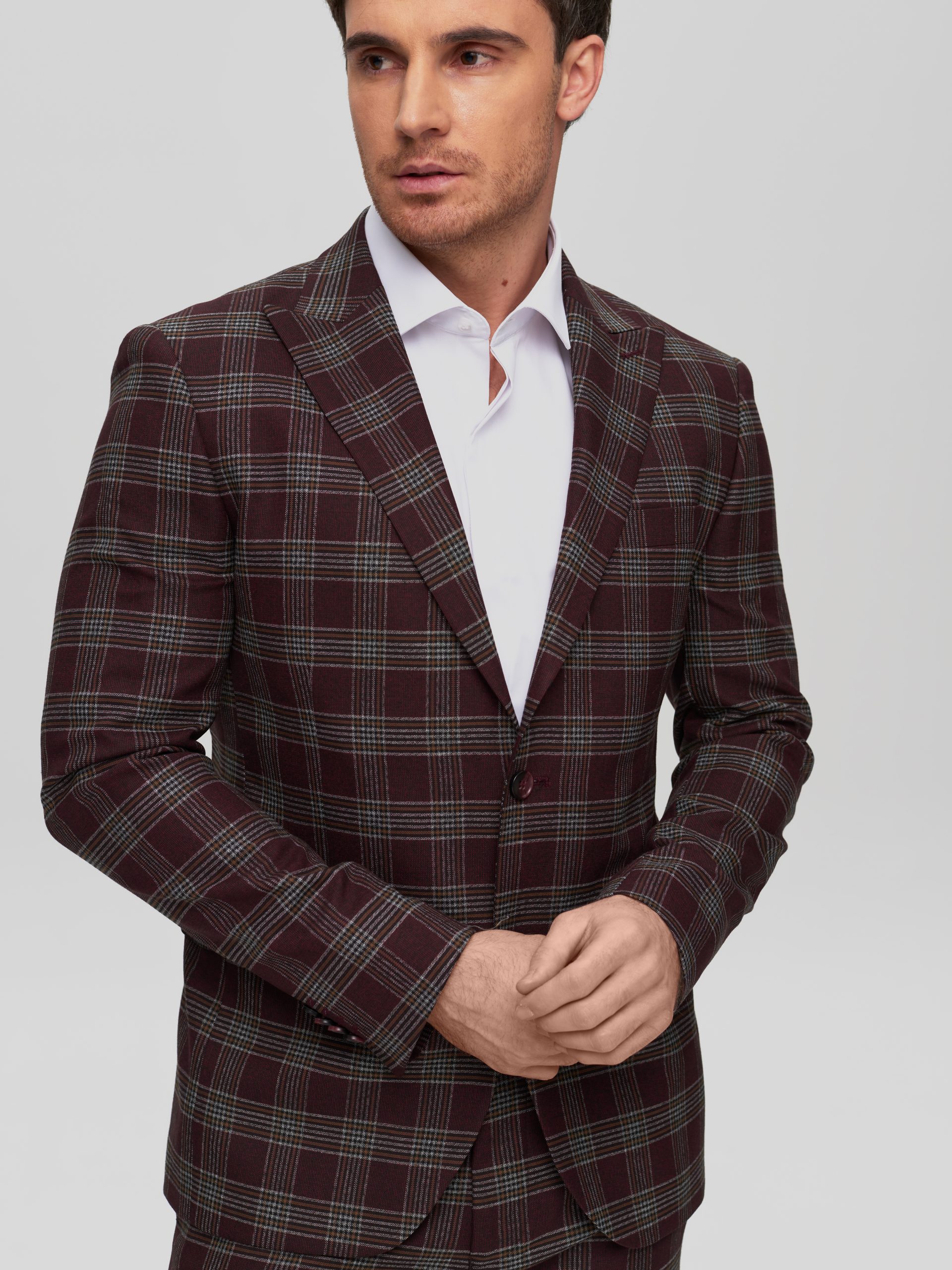 Чоловічий класичний костюм бордовий в клітинку