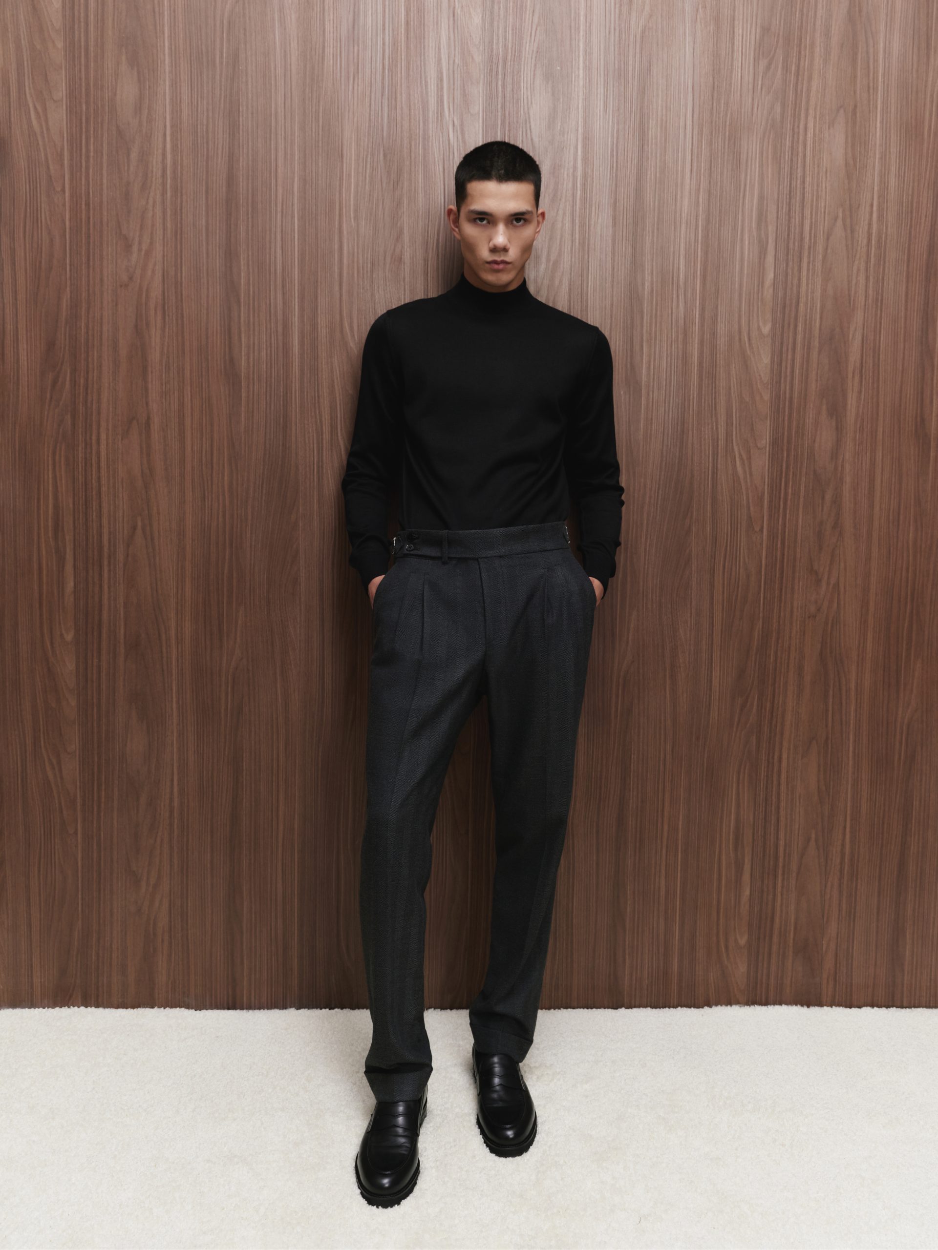 Чоловічі класичні брюки гурка сірого кольору зі структурної тканини