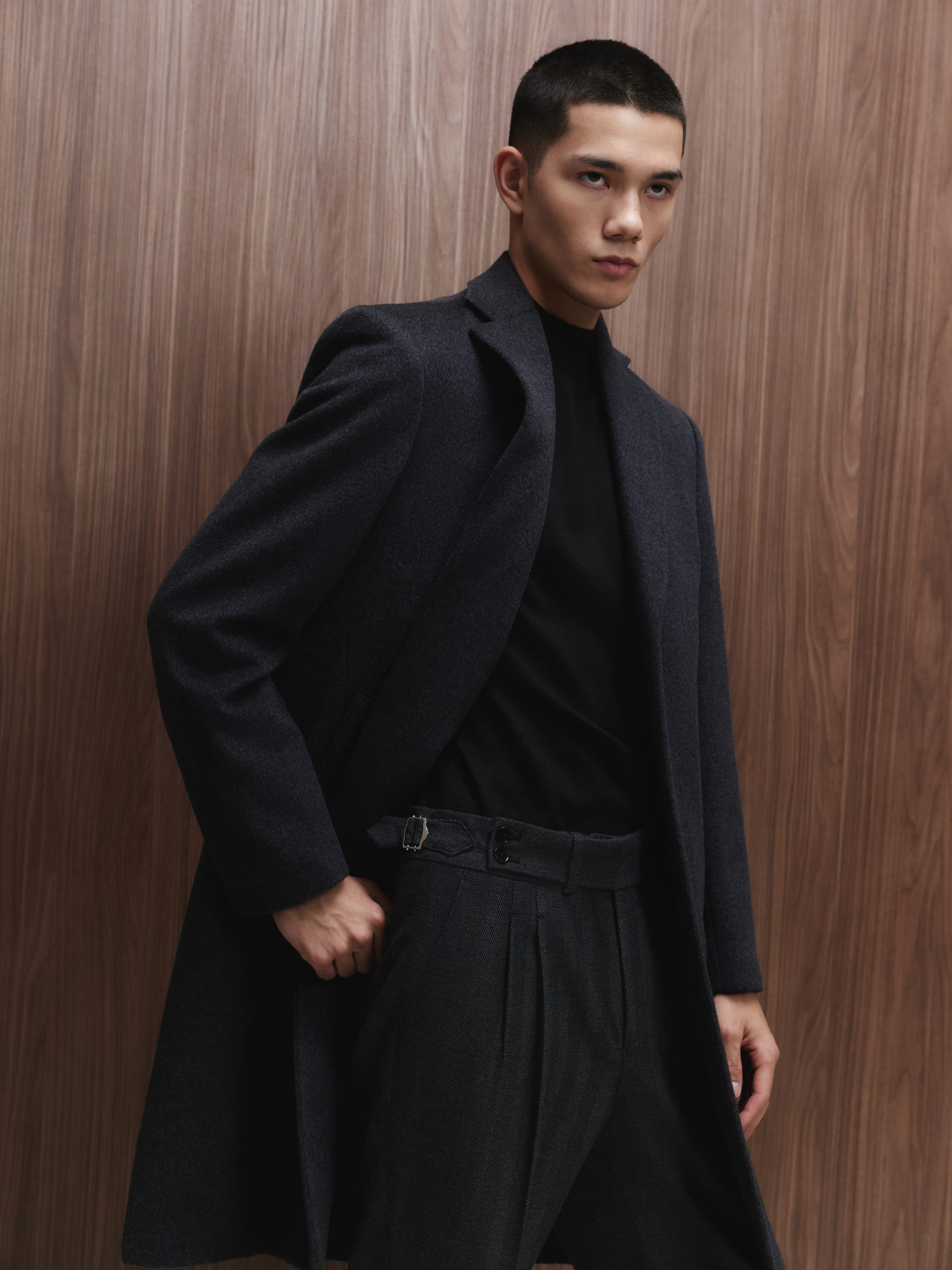 Чоловіче пальто кольору антрацит