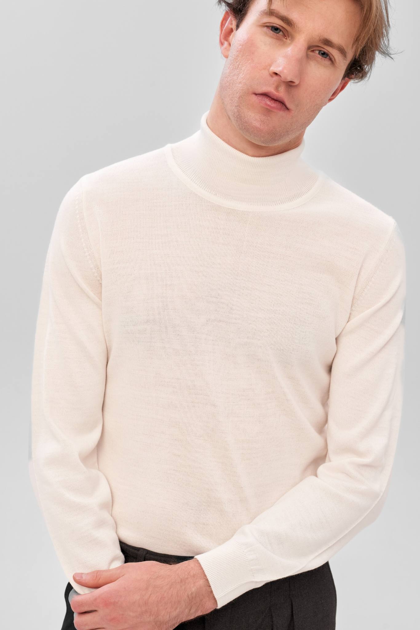 Гольф кольору айворі