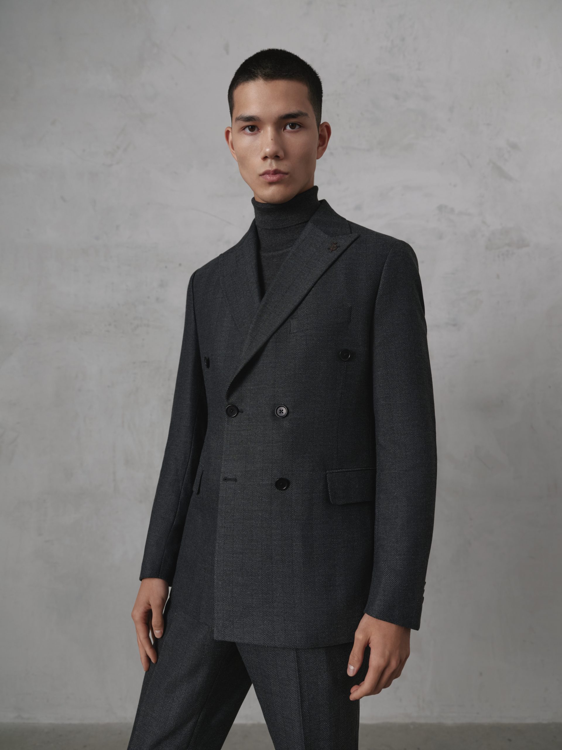 Костюм чоловічий двобортний сірий